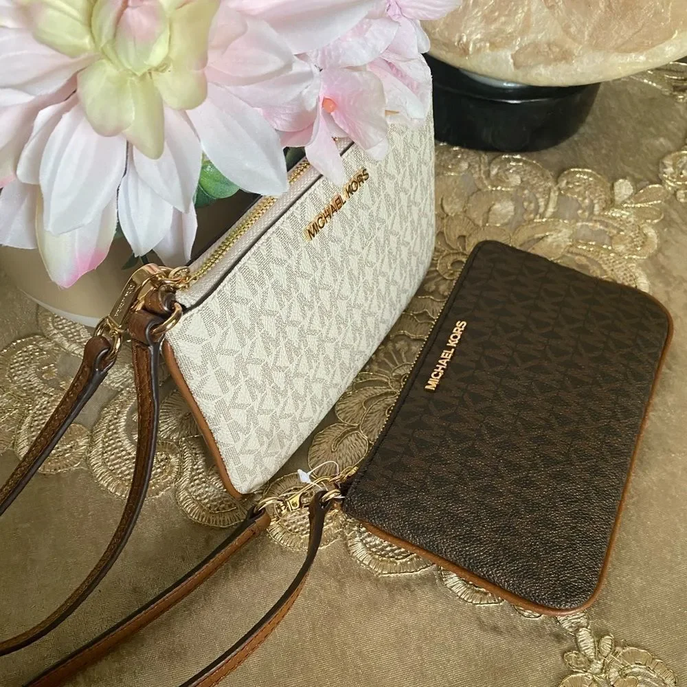 Michael Kors wristlet